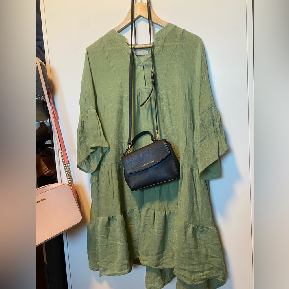 Beautiful green dress in size XL - Picture 2 of 4